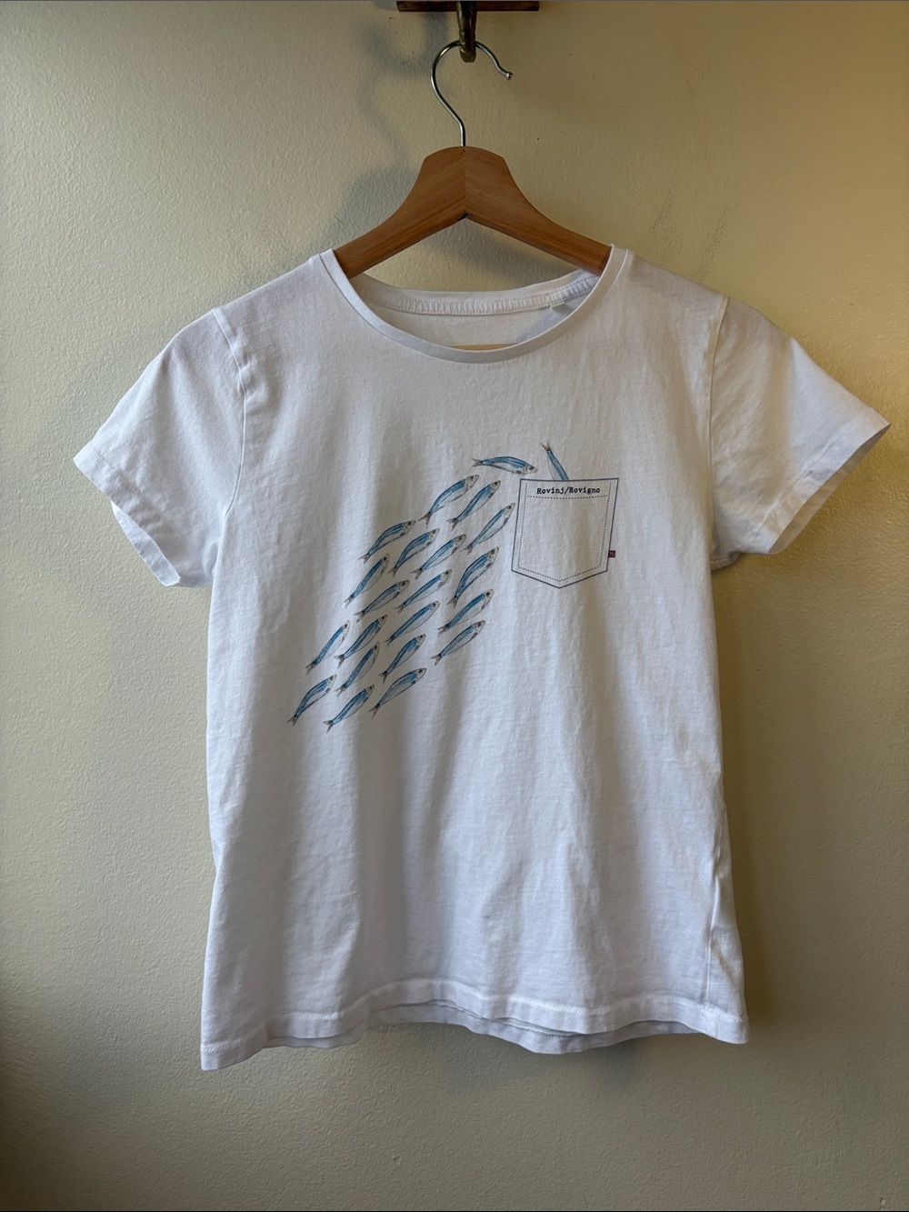 Sardine Women’s White Tee Size Small RUNS SMALL